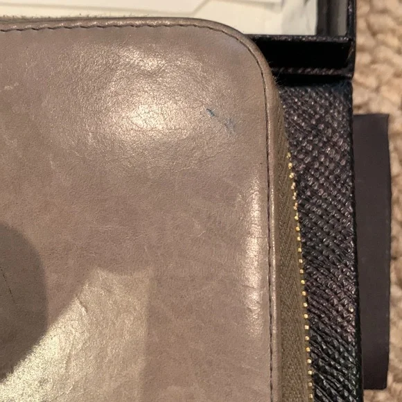 Prada Wallet - Picture 7 of 7